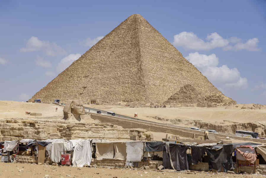 Egipto 009 - necrópolis de El Giza - pirámide de Keops.jpg